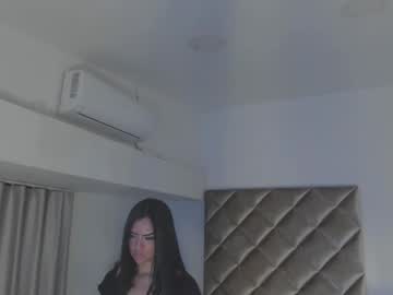malaia_hills live sex cam